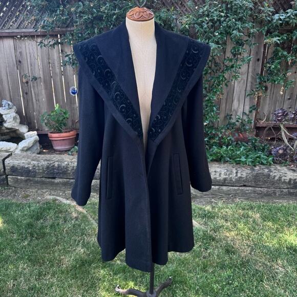 VTG David Benjamin Black Wool Blend Coat Embroidered Collar Women's 6 *FLAWS* - Picture 1 of 10